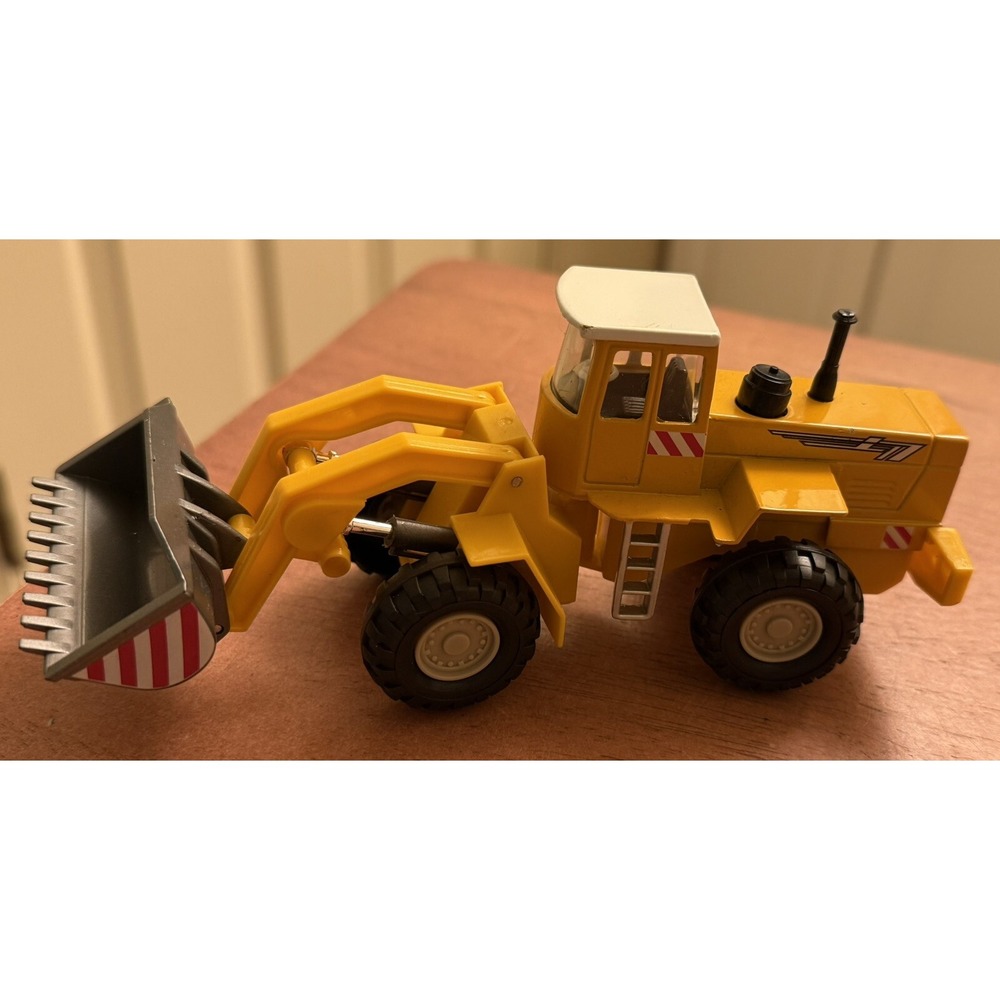 excavator toy Tractor/truck. Yellow 8"‎
